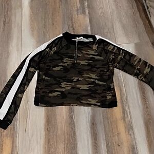 Woman's "Ardene" long sleeved t-shirt